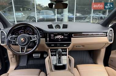 Внедорожник / Кроссовер Porsche Cayenne 2018 в 