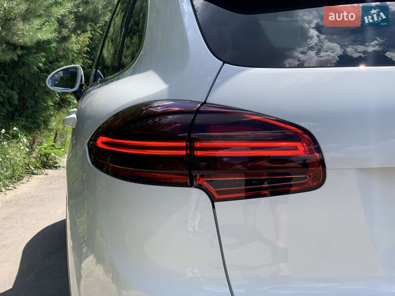 Позашляховик / Кросовер Porsche Cayenne 2015 в Рівному