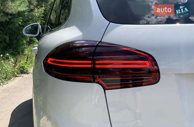 Внедорожник / Кроссовер Porsche Cayenne 2015 в 
