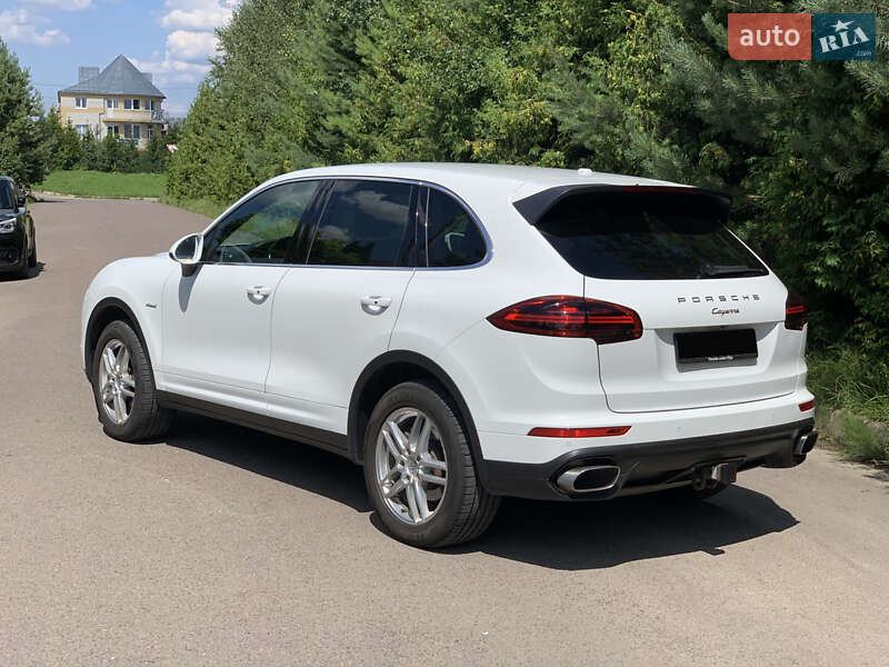 Позашляховик / Кросовер Porsche Cayenne 2015 в Рівному
