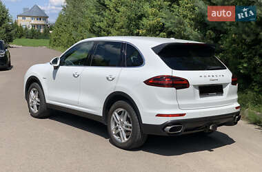 Внедорожник / Кроссовер Porsche Cayenne 2015 в 