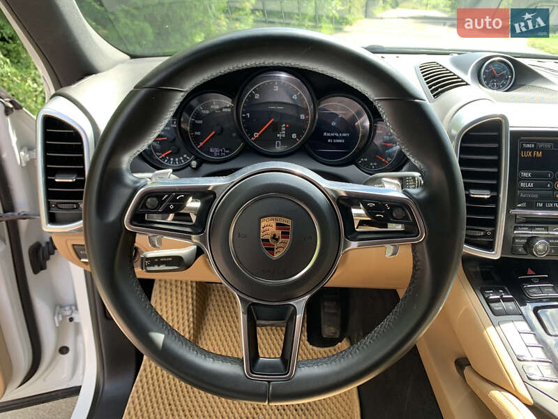 Позашляховик / Кросовер Porsche Cayenne 2015 в Рівному