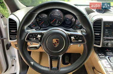 Внедорожник / Кроссовер Porsche Cayenne 2015 в 