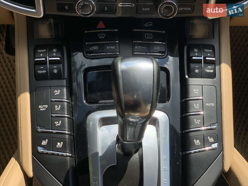 Позашляховик / Кросовер Porsche Cayenne 2015 в Рівному