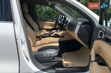 Внедорожник / Кроссовер Porsche Cayenne 2015 в 
