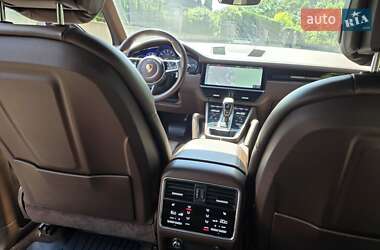 Внедорожник / Кроссовер Porsche Cayenne 2019 в 