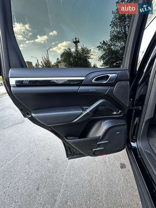 Внедорожник / Кроссовер Porsche Cayenne 2012 в Кривом Роге фото 23 Внедорожник / Кроссовер Porsche Cayenne 2012 в Кривом Роге