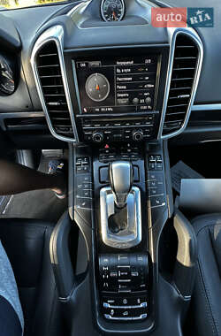 Позашляховик / Кросовер Porsche Cayenne 2012 в 