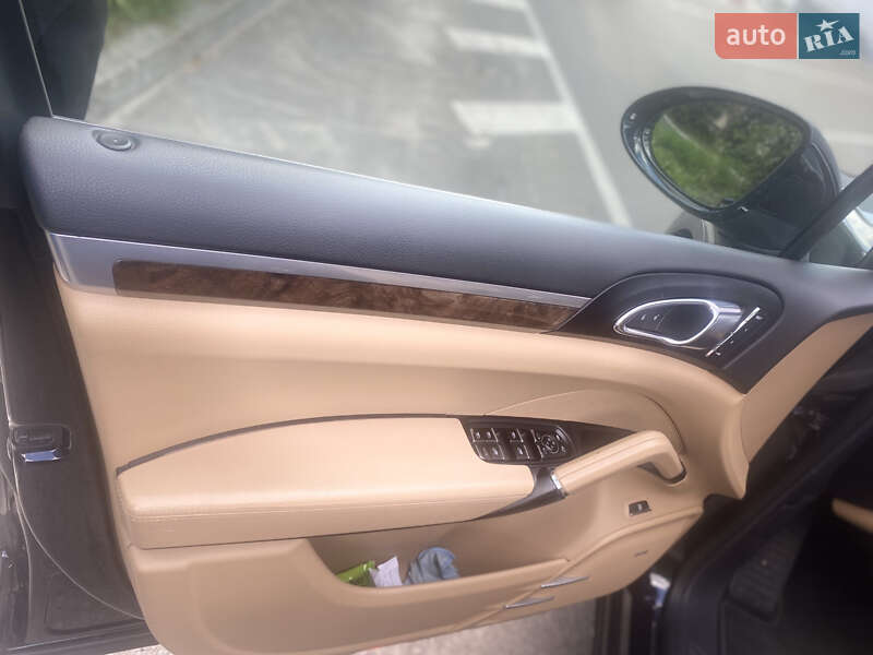 Позашляховик / Кросовер Porsche Cayenne 2016 в Львові фото 34 Позашляховик / Кросовер Porsche Cayenne 2016 в Львові