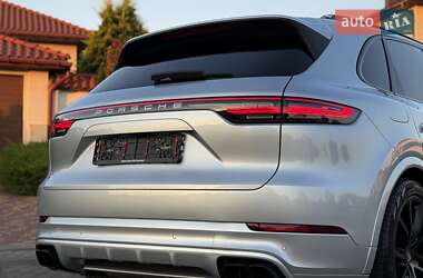Внедорожник / Кроссовер Porsche Cayenne 2018 в 