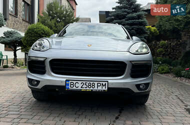 Внедорожник / Кроссовер Porsche Cayenne 2015 в 