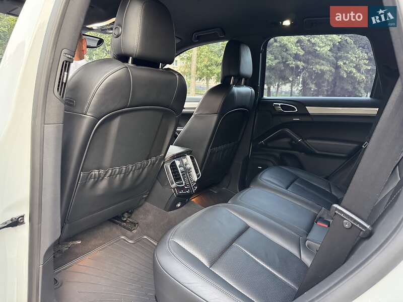 Позашляховик / Кросовер Porsche Cayenne 2013 в Дніпрі