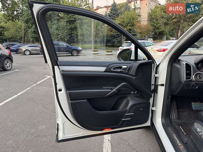 Позашляховик / Кросовер Porsche Cayenne 2013 в Дніпрі