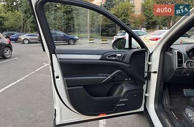 Внедорожник / Кроссовер Porsche Cayenne 2013 в 