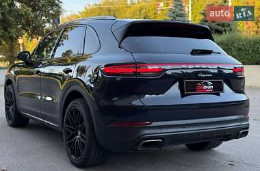 Внедорожник / Кроссовер Porsche Cayenne 2018 в 