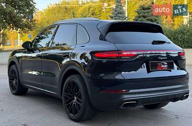 Внедорожник / Кроссовер Porsche Cayenne 2018 в 