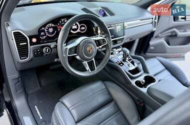 Внедорожник / Кроссовер Porsche Cayenne 2018 в 