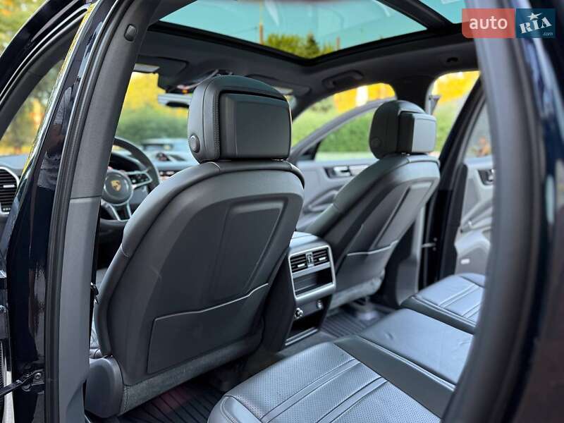 Внедорожник / Кроссовер Porsche Cayenne 2018 в Днепре