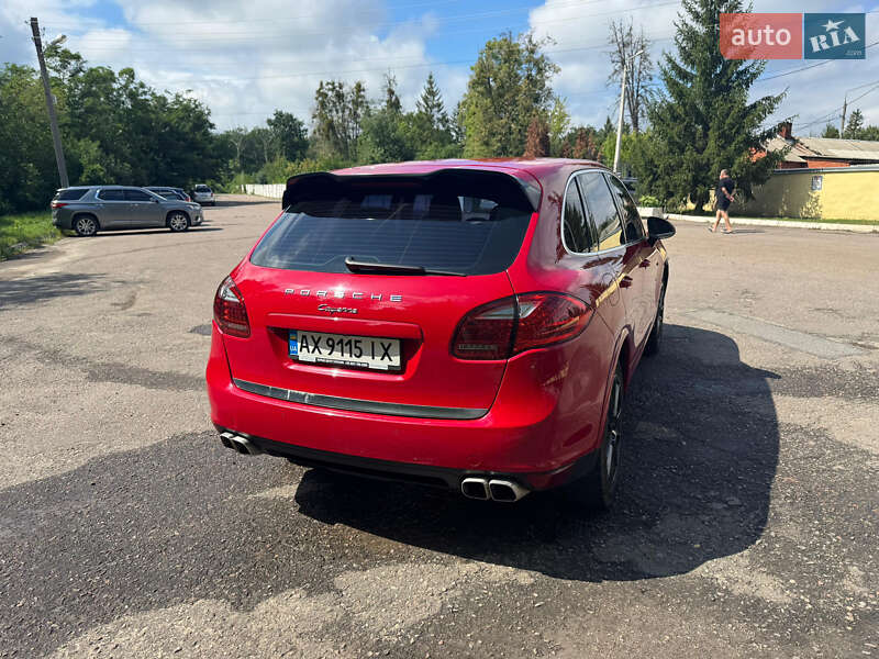 Позашляховик / Кросовер Porsche Cayenne 2013 в Харкові