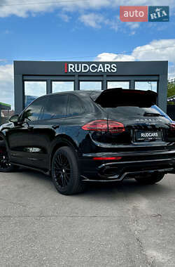 Внедорожник / Кроссовер Porsche Cayenne 2015 в 