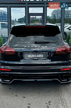 Внедорожник / Кроссовер Porsche Cayenne 2015 в 