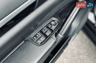 Внедорожник / Кроссовер Porsche Cayenne 2015 в 
