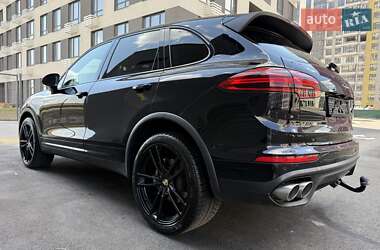 Внедорожник / Кроссовер Porsche Cayenne 2018 в 