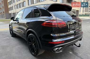 Внедорожник / Кроссовер Porsche Cayenne 2018 в 