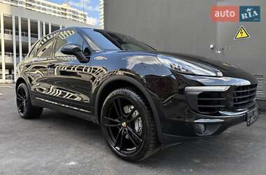 Внедорожник / Кроссовер Porsche Cayenne 2018 в 