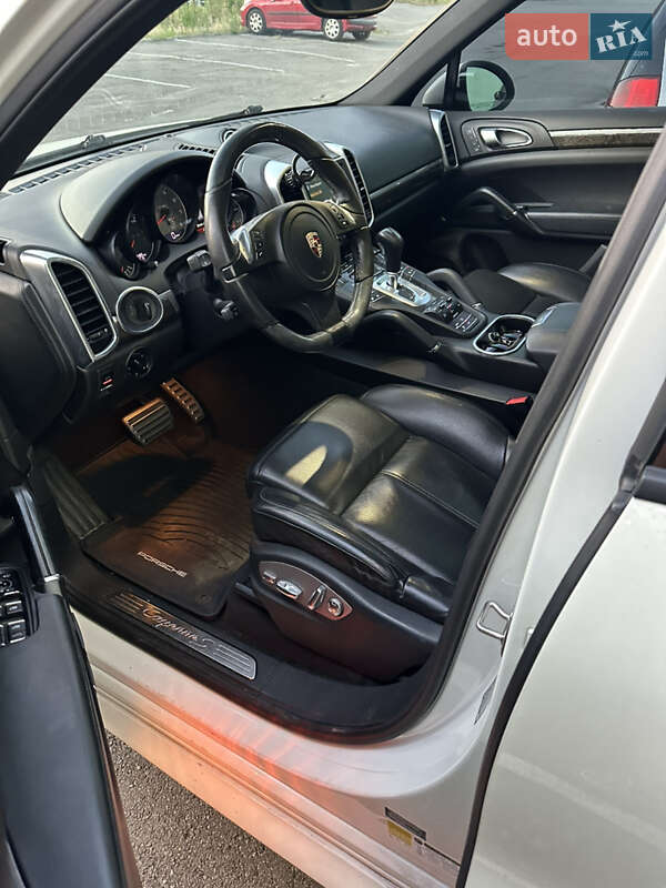 Внедорожник / Кроссовер Porsche Cayenne 2011 в Киеве