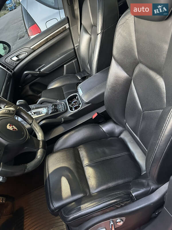 Внедорожник / Кроссовер Porsche Cayenne 2011 в Киеве