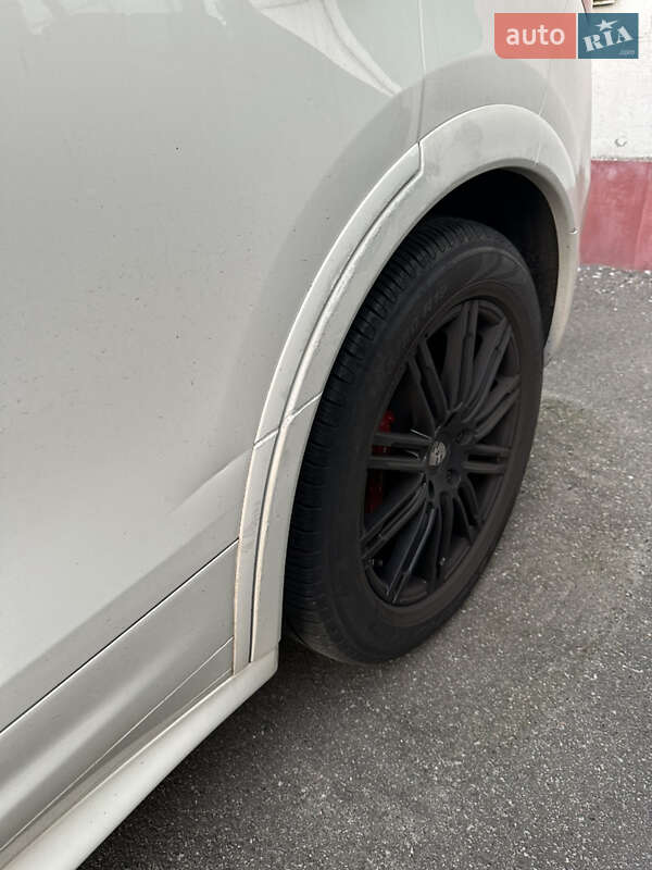 Внедорожник / Кроссовер Porsche Cayenne 2011 в Киеве