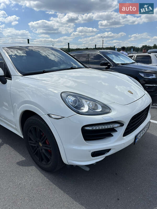 Внедорожник / Кроссовер Porsche Cayenne 2011 в Киеве