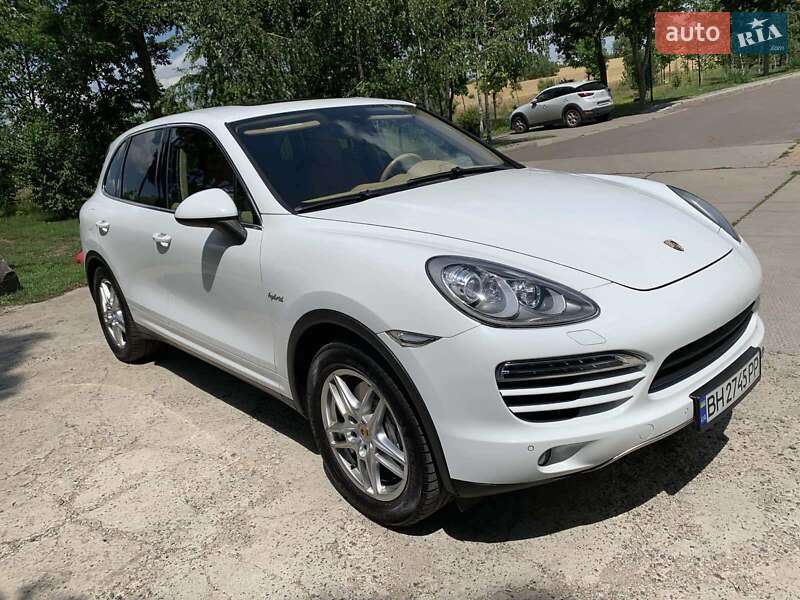 Внедорожник / Кроссовер Porsche Cayenne 2014 в 