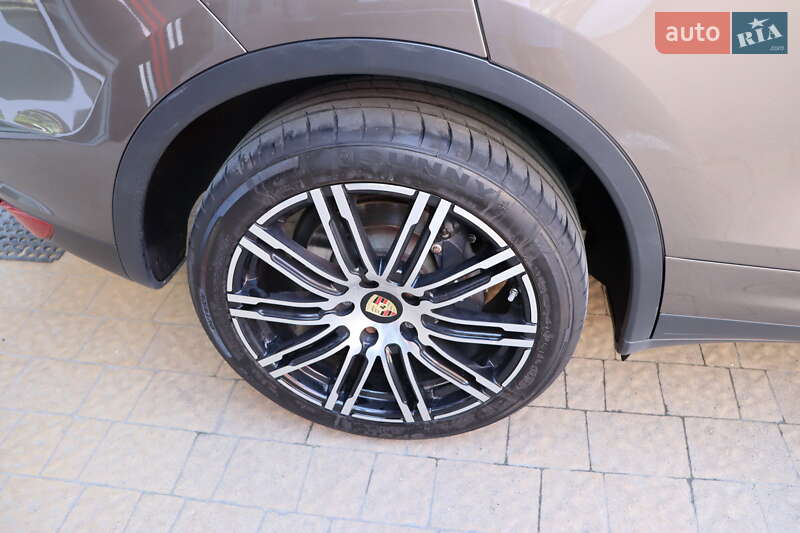 Внедорожник / Кроссовер Porsche Cayenne 2014 в Львове