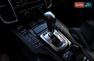 Внедорожник / Кроссовер Porsche Cayenne 2014 в 