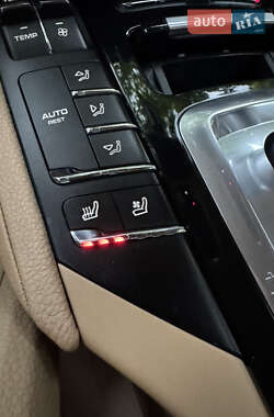 Внедорожник / Кроссовер Porsche Cayenne 2012 в 