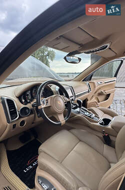 Внедорожник / Кроссовер Porsche Cayenne 2012 в 