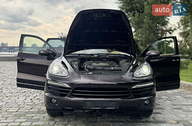Внедорожник / Кроссовер Porsche Cayenne 2012 в 