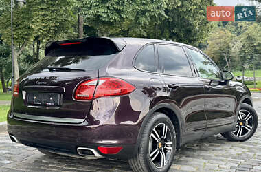 Внедорожник / Кроссовер Porsche Cayenne 2012 в 