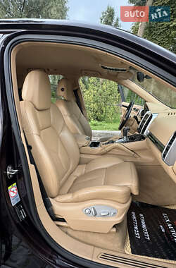 Внедорожник / Кроссовер Porsche Cayenne 2012 в 