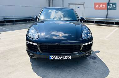 Внедорожник / Кроссовер Porsche Cayenne 2015 в 