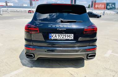 Внедорожник / Кроссовер Porsche Cayenne 2015 в 