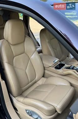 Внедорожник / Кроссовер Porsche Cayenne 2012 в 