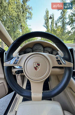 Внедорожник / Кроссовер Porsche Cayenne 2012 в 
