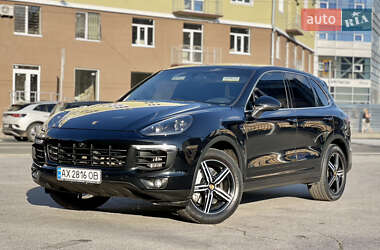 Внедорожник / Кроссовер Porsche Cayenne 2016 в 