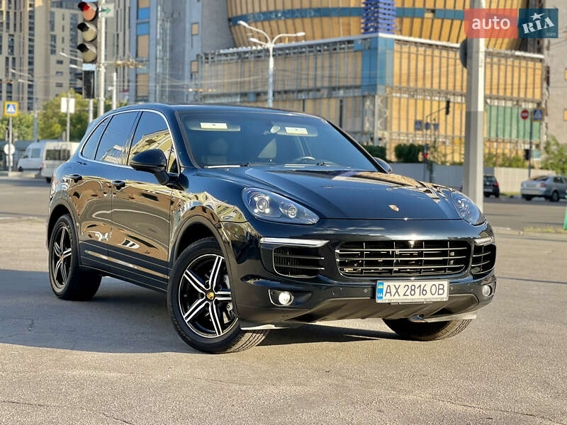 Внедорожник / Кроссовер Porsche Cayenne 2016 в 