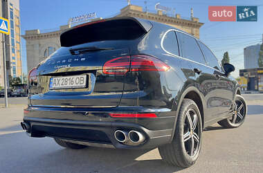 Внедорожник / Кроссовер Porsche Cayenne 2016 в 