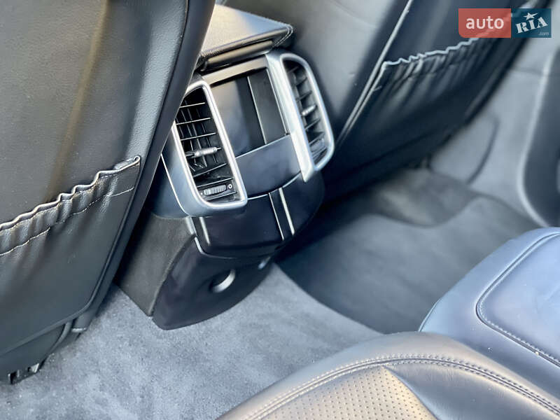 Внедорожник / Кроссовер Porsche Cayenne 2016 в Харькове фото 49 Внедорожник / Кроссовер Porsche Cayenne 2016 в Харькове