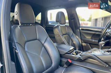 Внедорожник / Кроссовер Porsche Cayenne 2016 в 